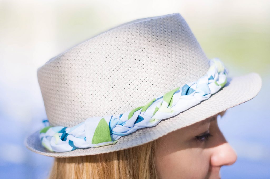 diy-frou-frou-chapeau-tresse-tissus-3
