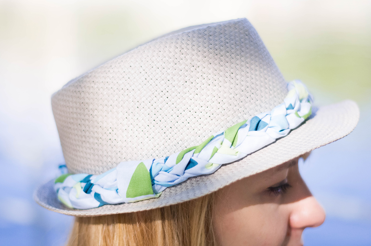 diy-frou-frou-chapeau-tresse-tissus-3