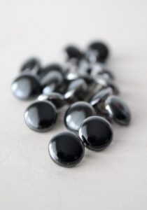bouton-en-metal-emaille-noir