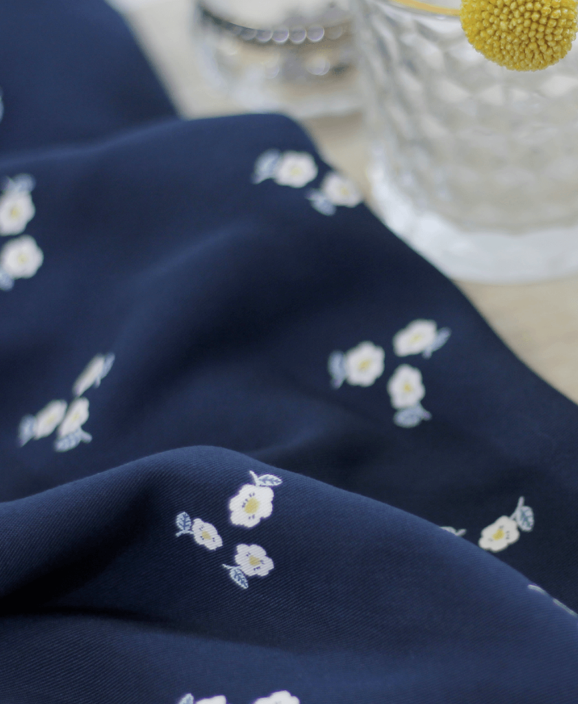 BLEUROZ - TWILL DE VISCOSE BLEUROZ - TRIO DE FLEURS NAVY